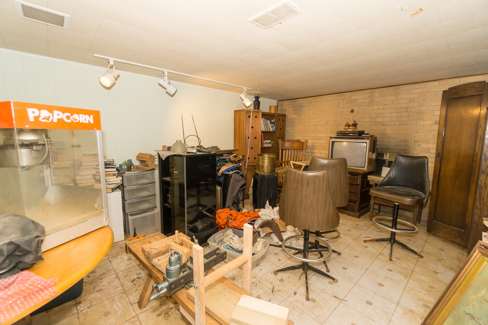 22W320 Lawrence Avenue