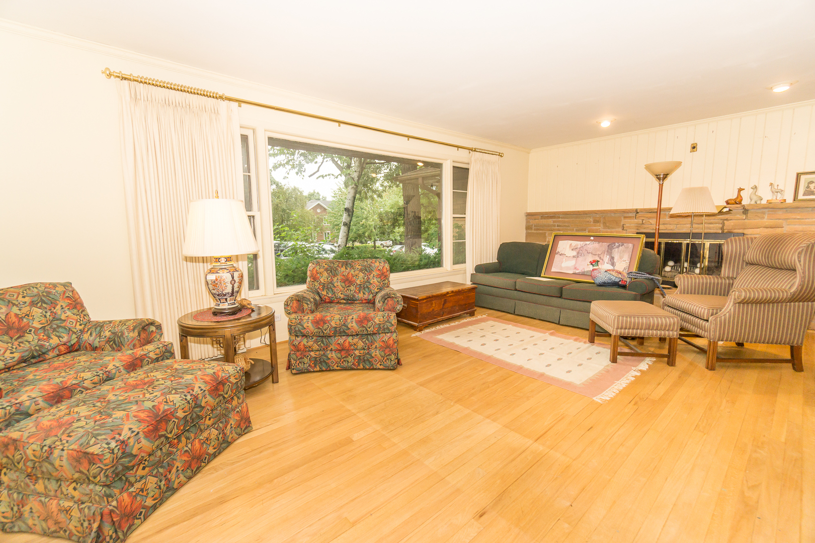 22W320 Lawrence Avenue