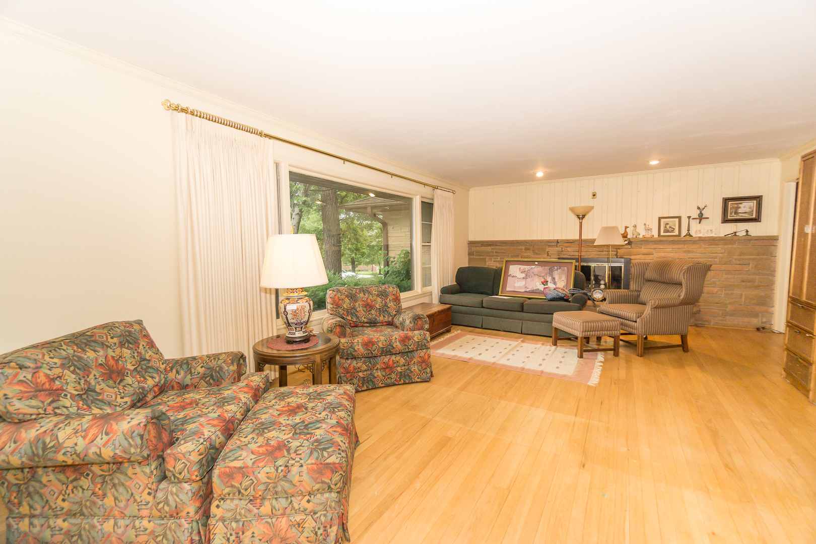 22W320 Lawrence Avenue