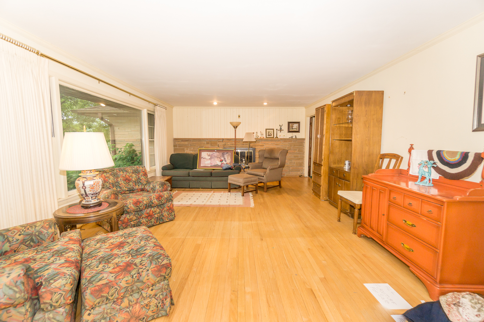 22W320 Lawrence Avenue