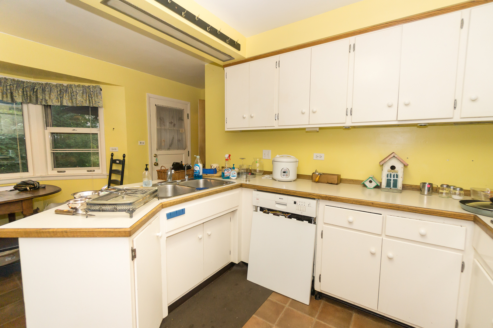 22W320 Lawrence Avenue