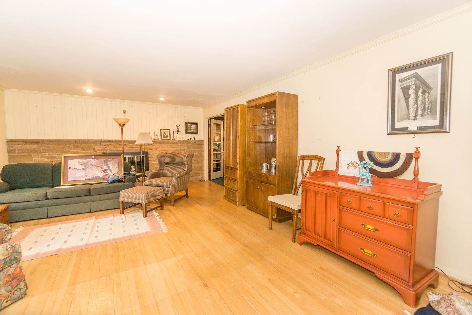 22W320 Lawrence Avenue