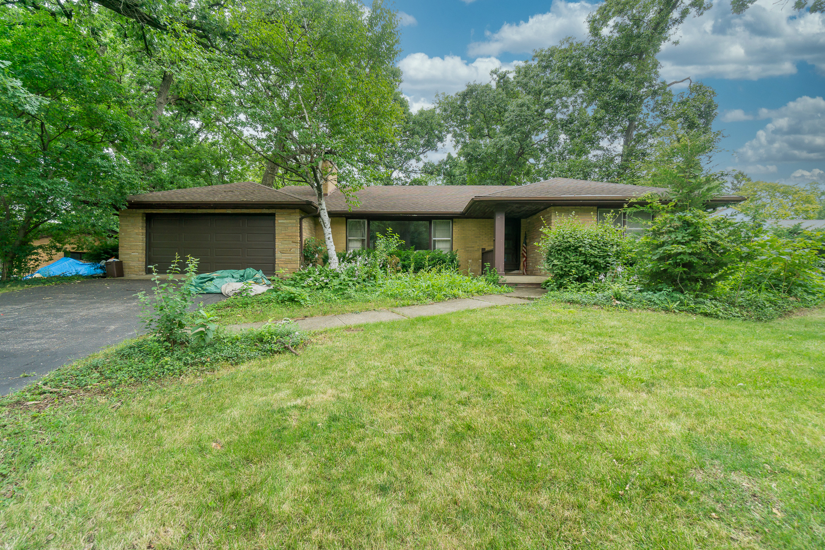 22W320 Lawrence Avenue