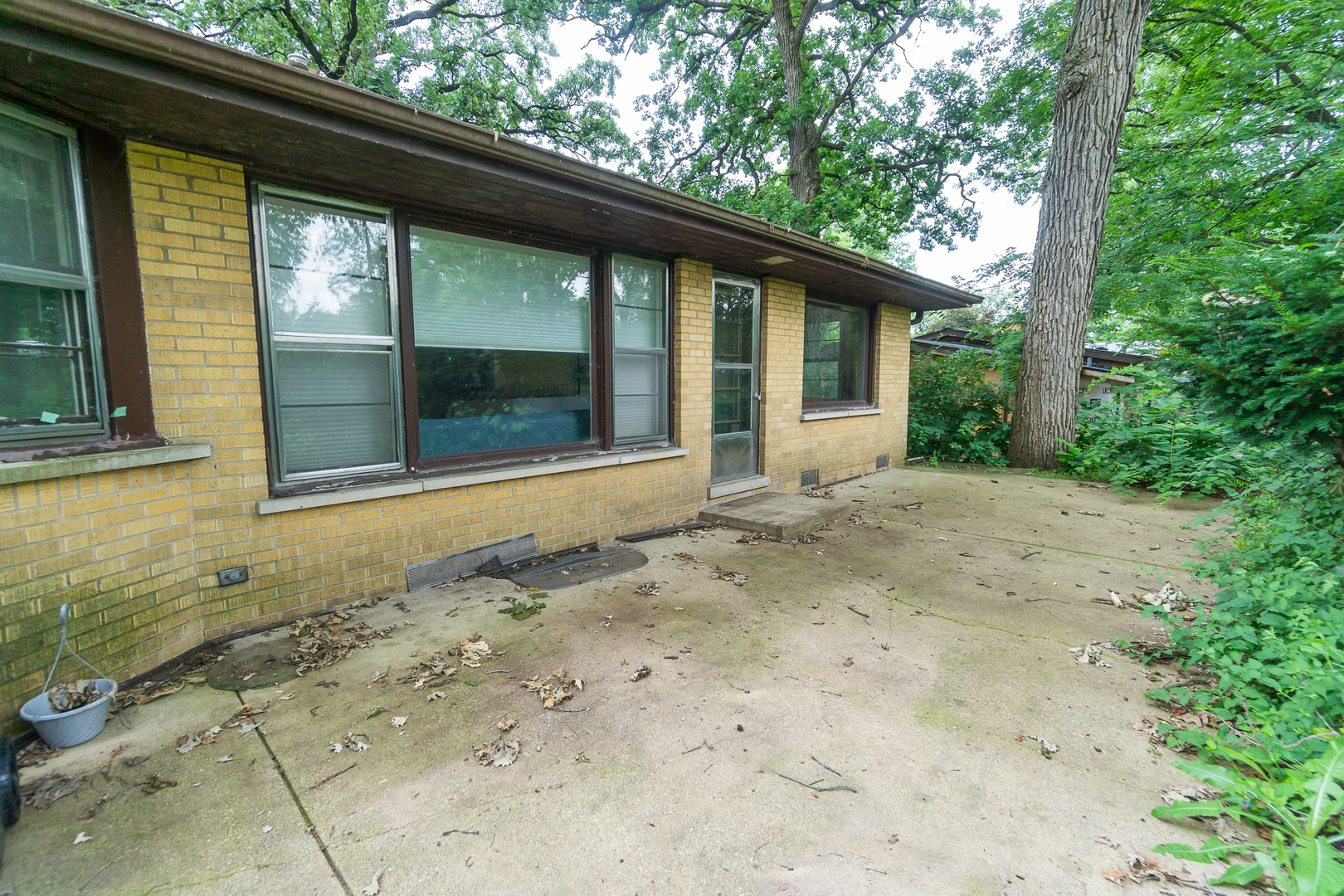 22W320 Lawrence Avenue