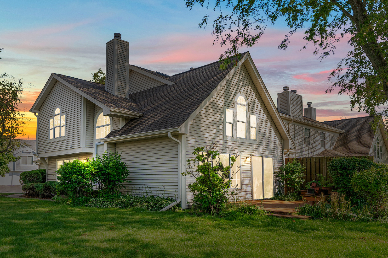 27W408 Melrose Lane Unit: 2704