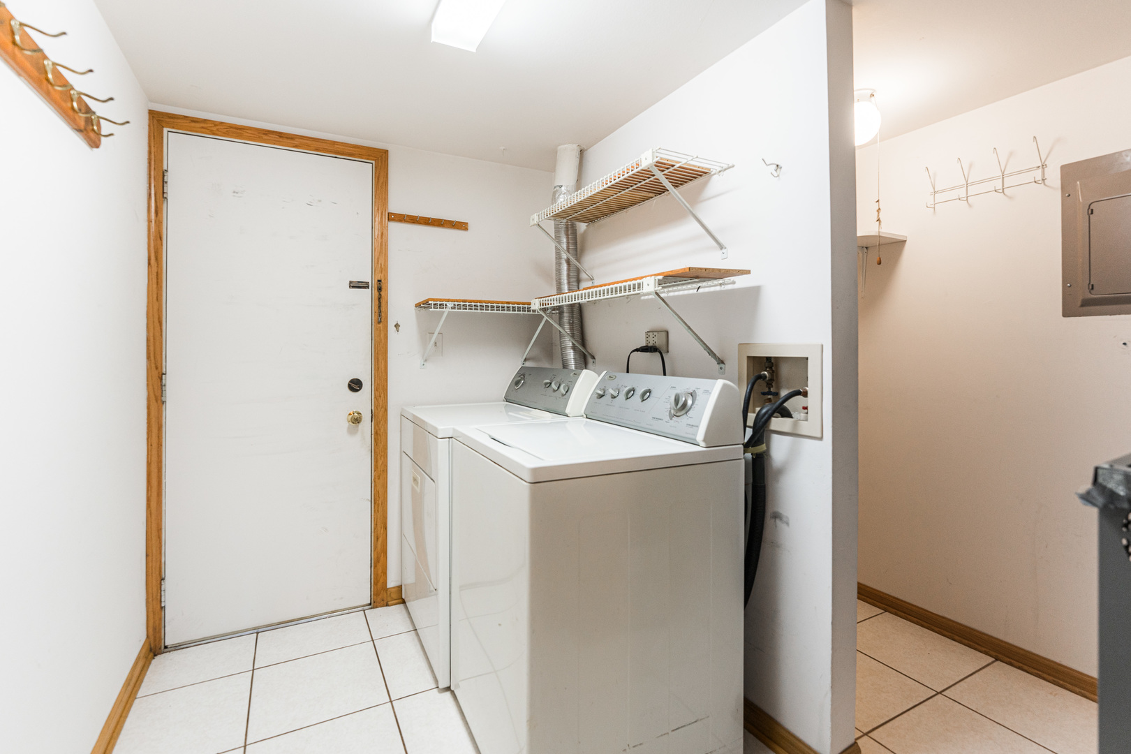 27W408 Melrose Lane Unit: 2704