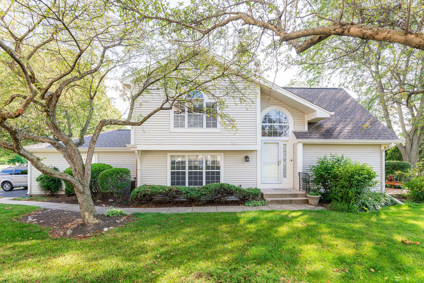 27W408 Melrose Lane Unit: 2704