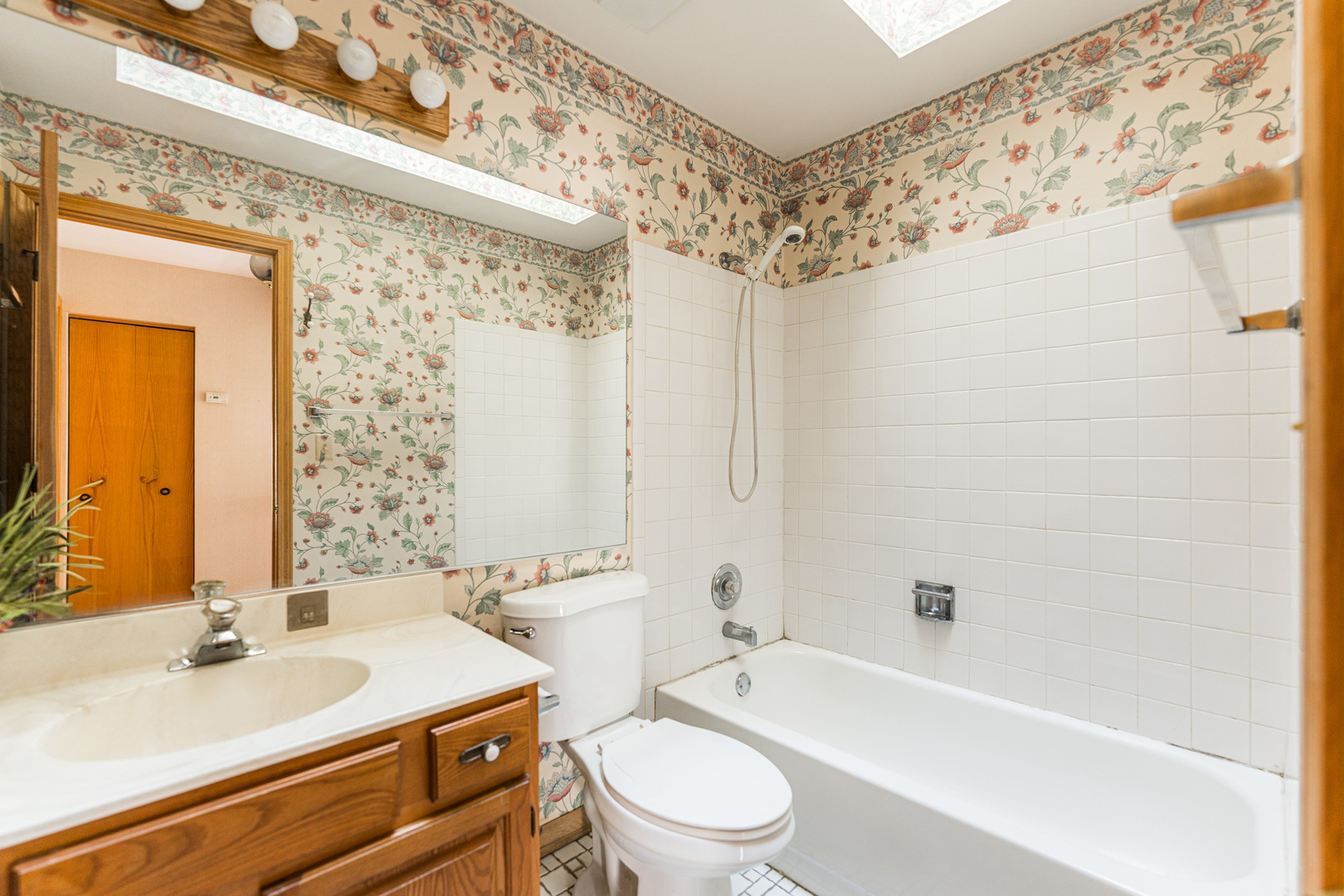 27W408 Melrose Lane Unit: 2704