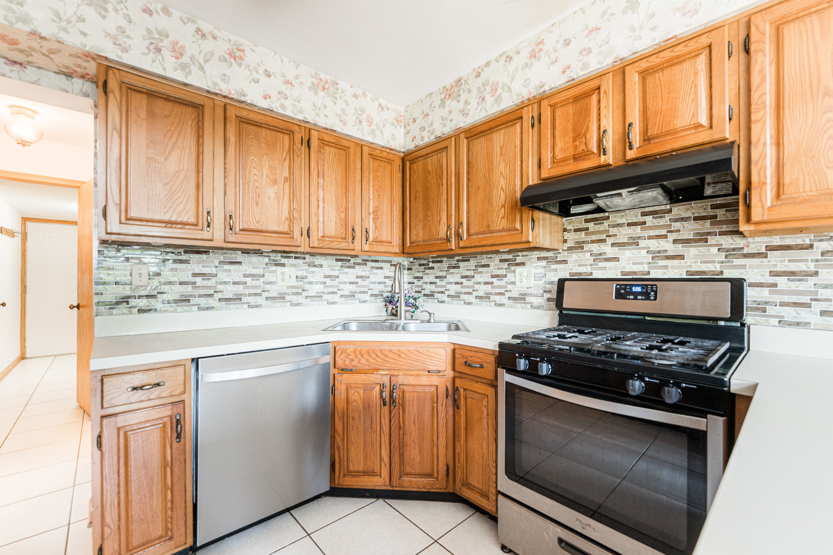 27W408 Melrose Lane Unit: 2704