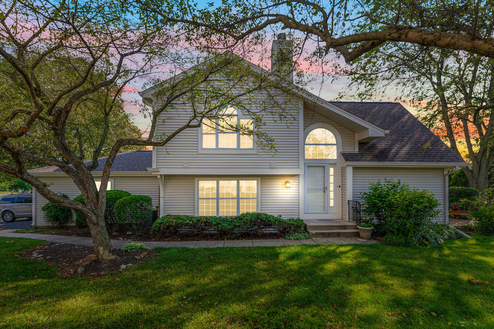 27W408 Melrose Lane Unit: 2704