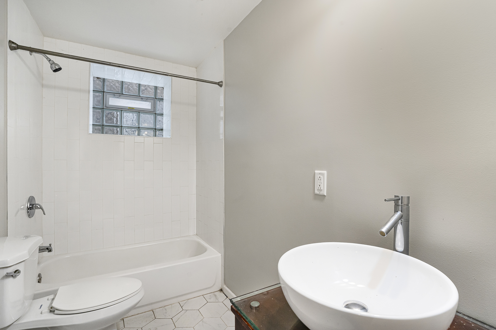 6145 S Eberhart Avenue