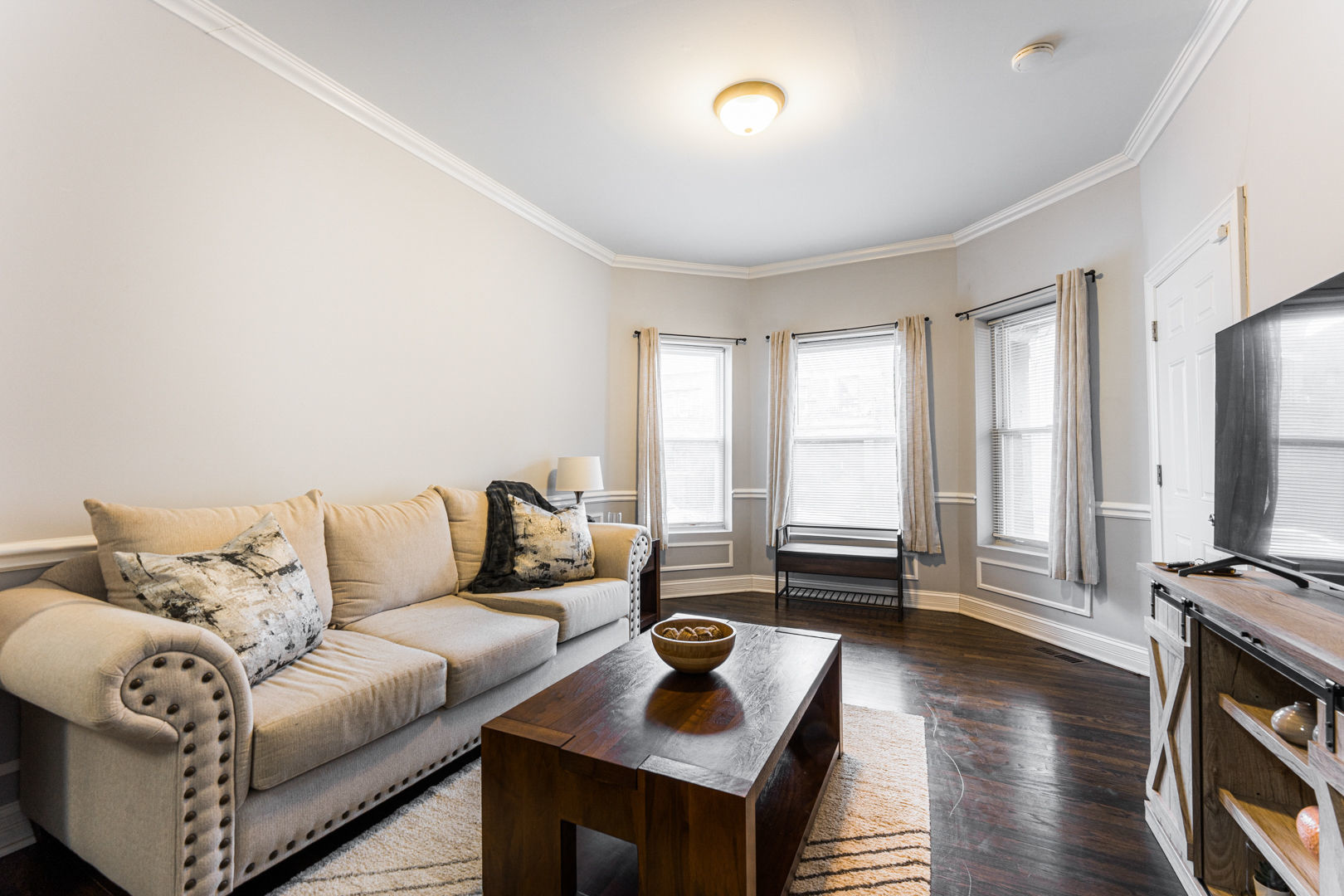 6145 S Eberhart Avenue