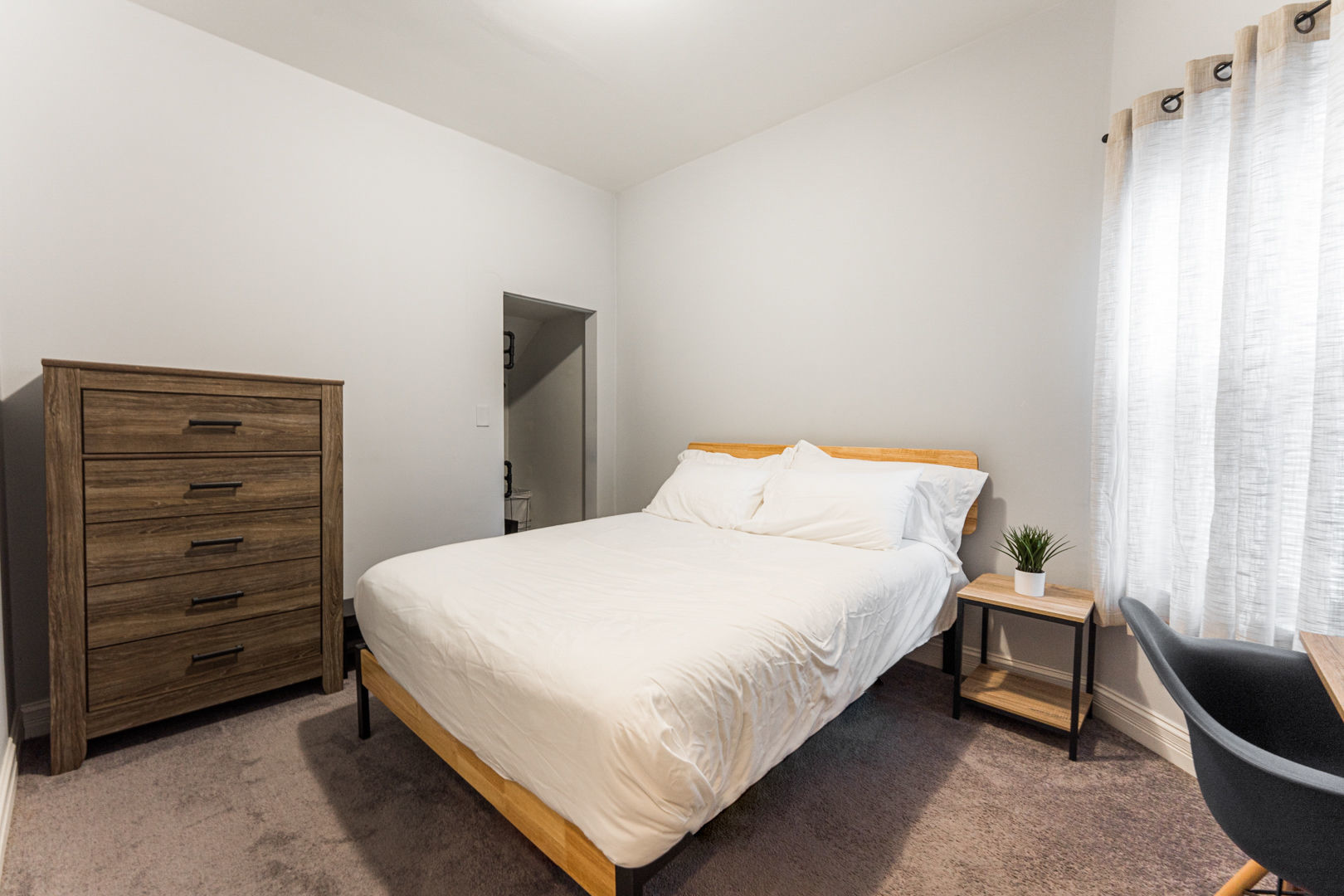 6145 S Eberhart Avenue