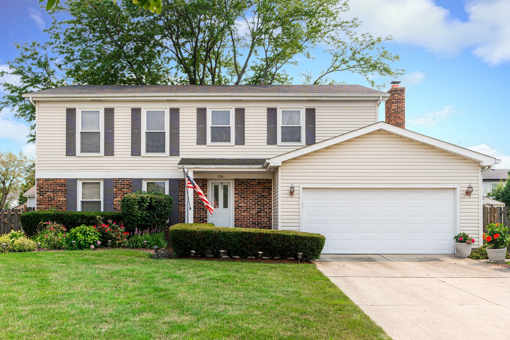 1301 N Saddle Row
