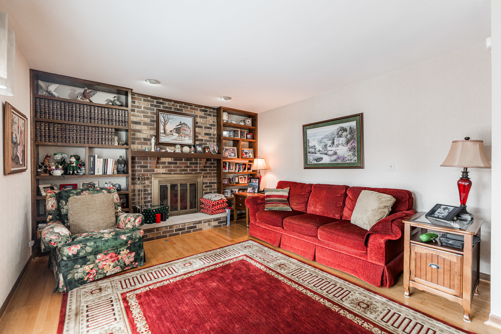 1301 N Saddle Row