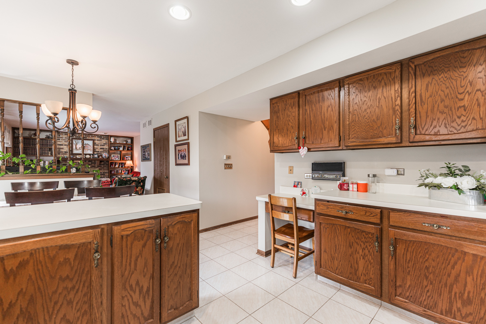 1301 N Saddle Row