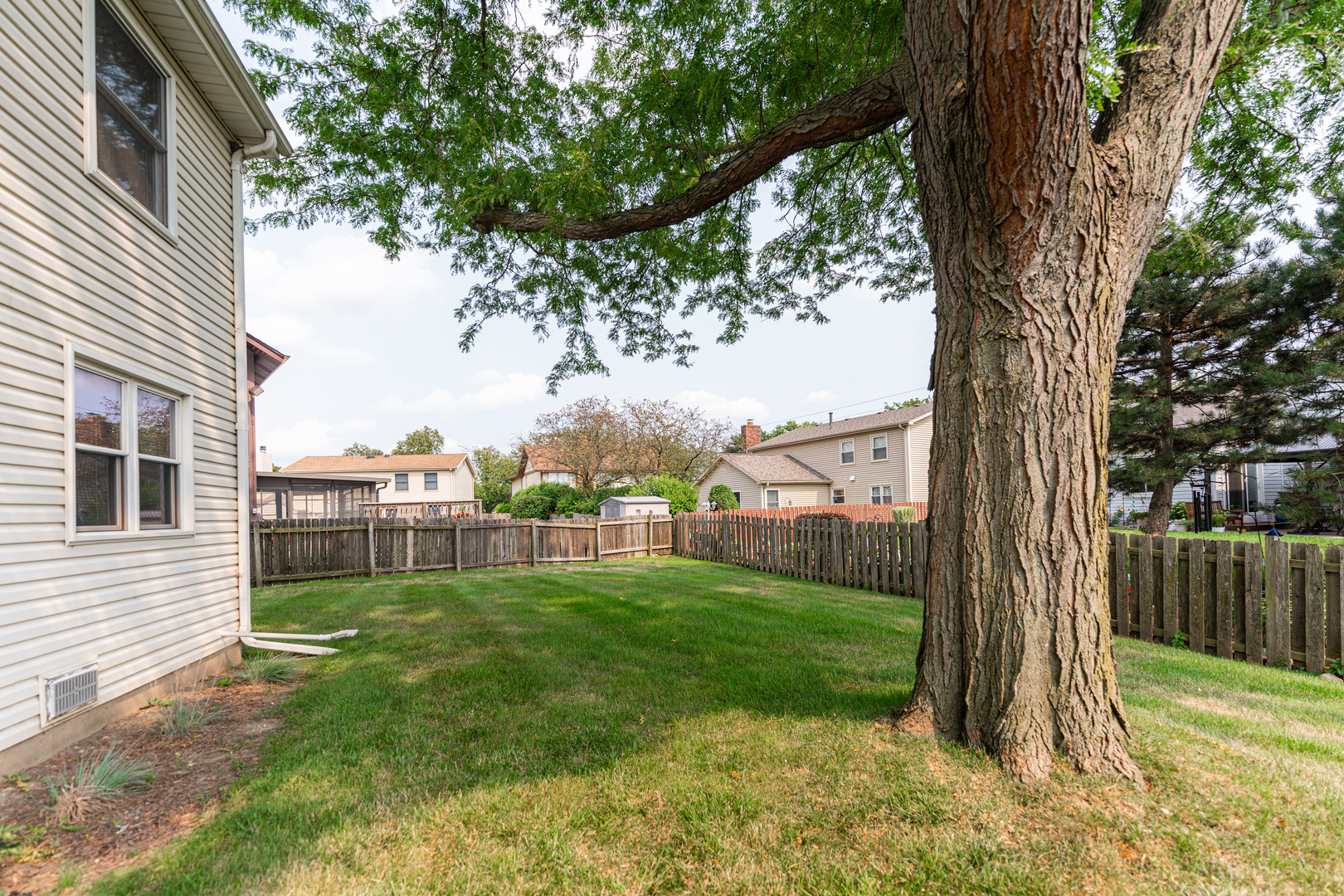 1301 N Saddle Row
