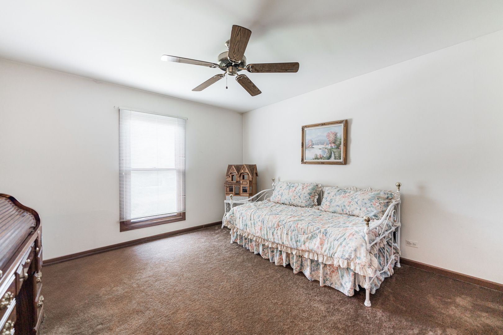1301 N Saddle Row