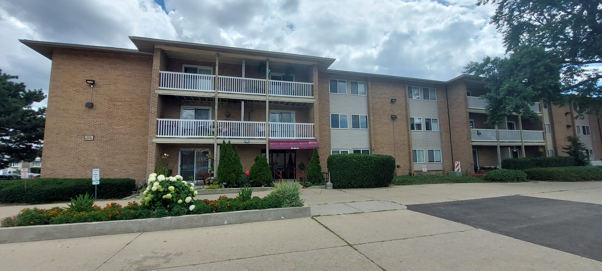 920 Beau Drive Unit: 211
