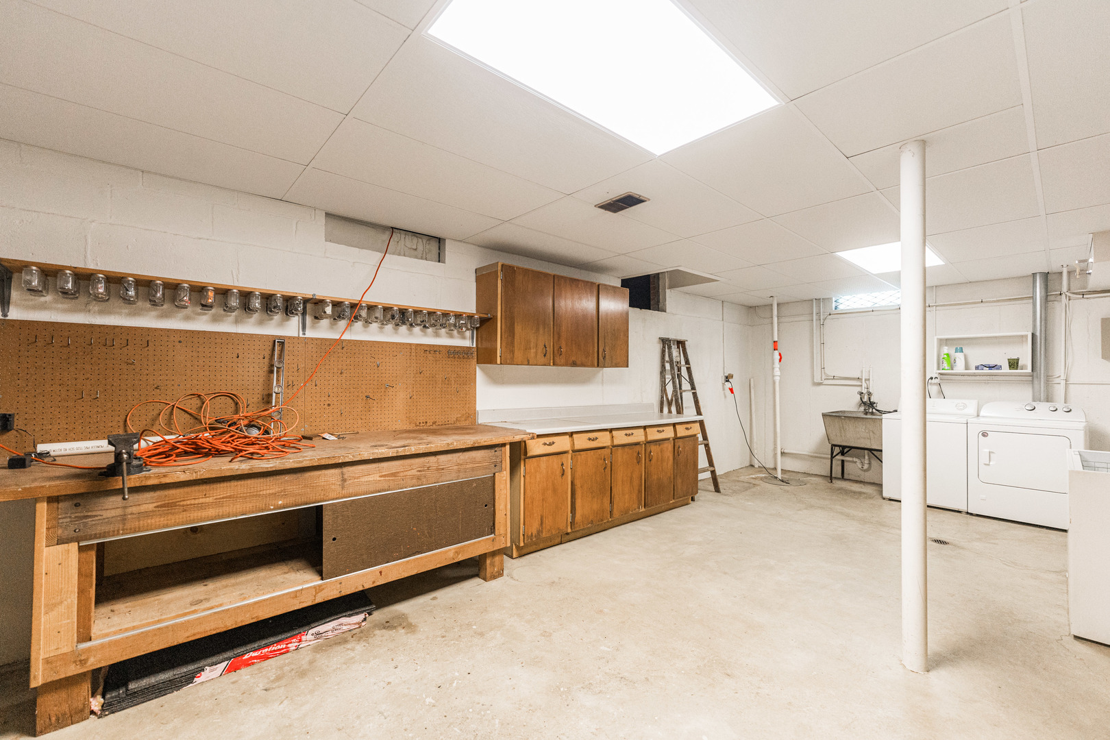 533 W Moreland Avenue