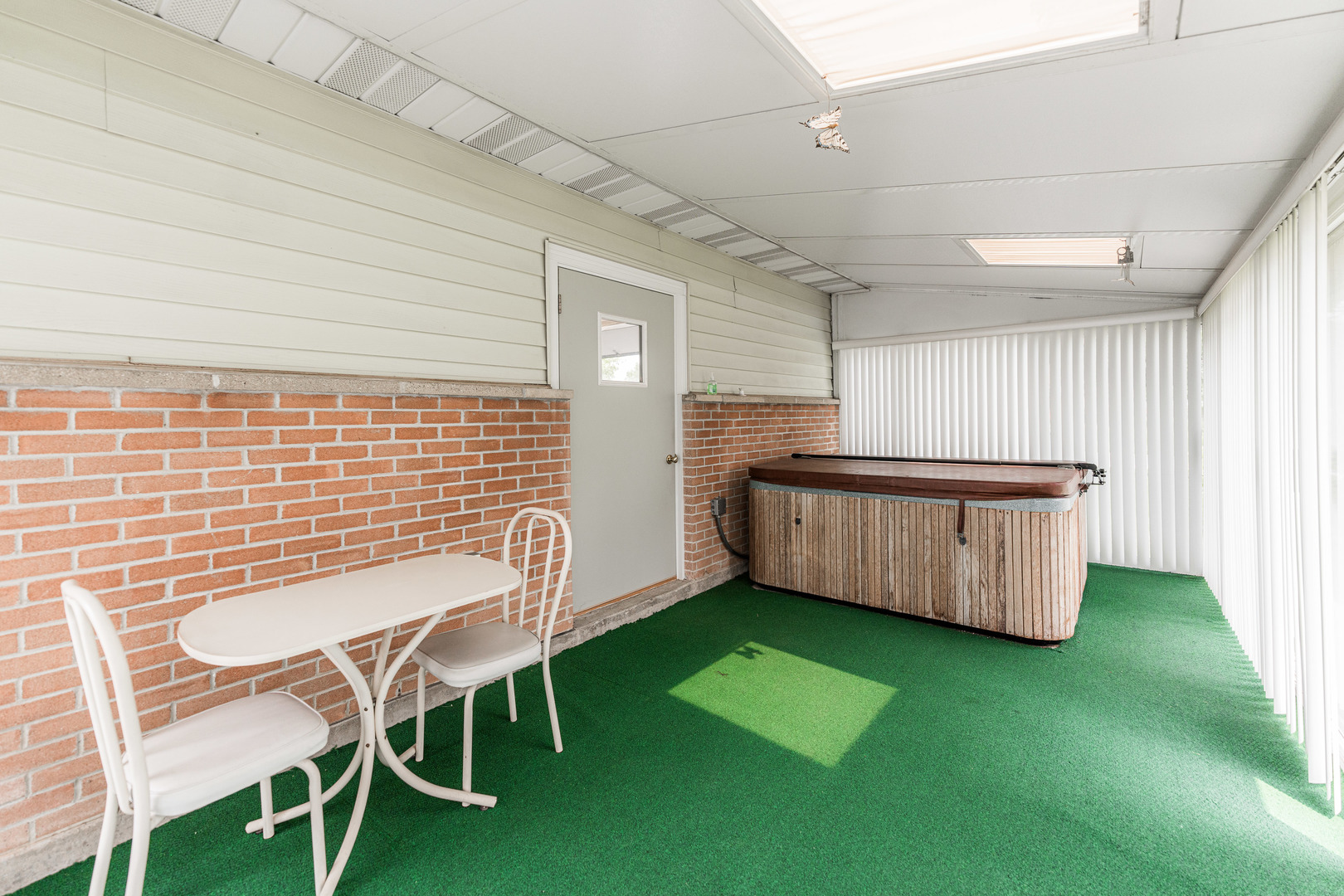 533 W Moreland Avenue