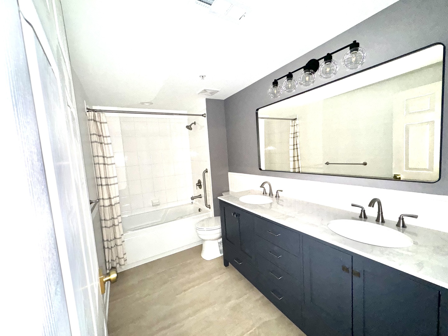 210 N Addison Avenue Unit: 205