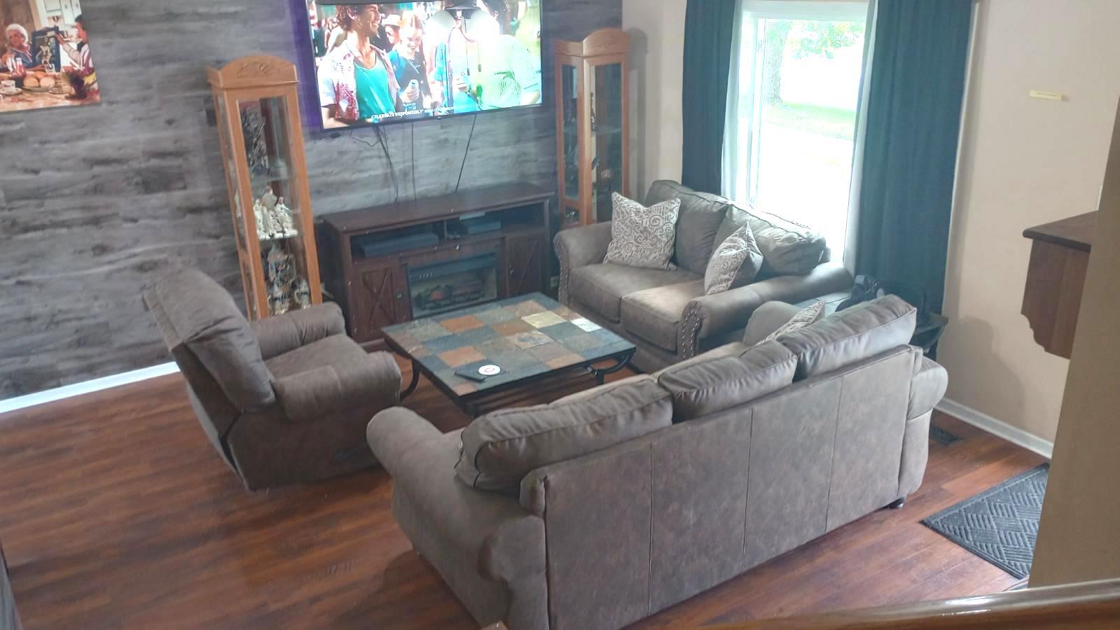 5137 Aldersyde Road