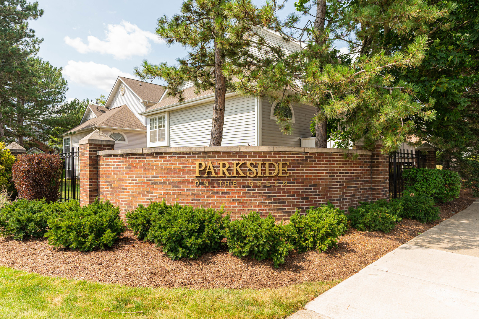 408 W Parkside Drive