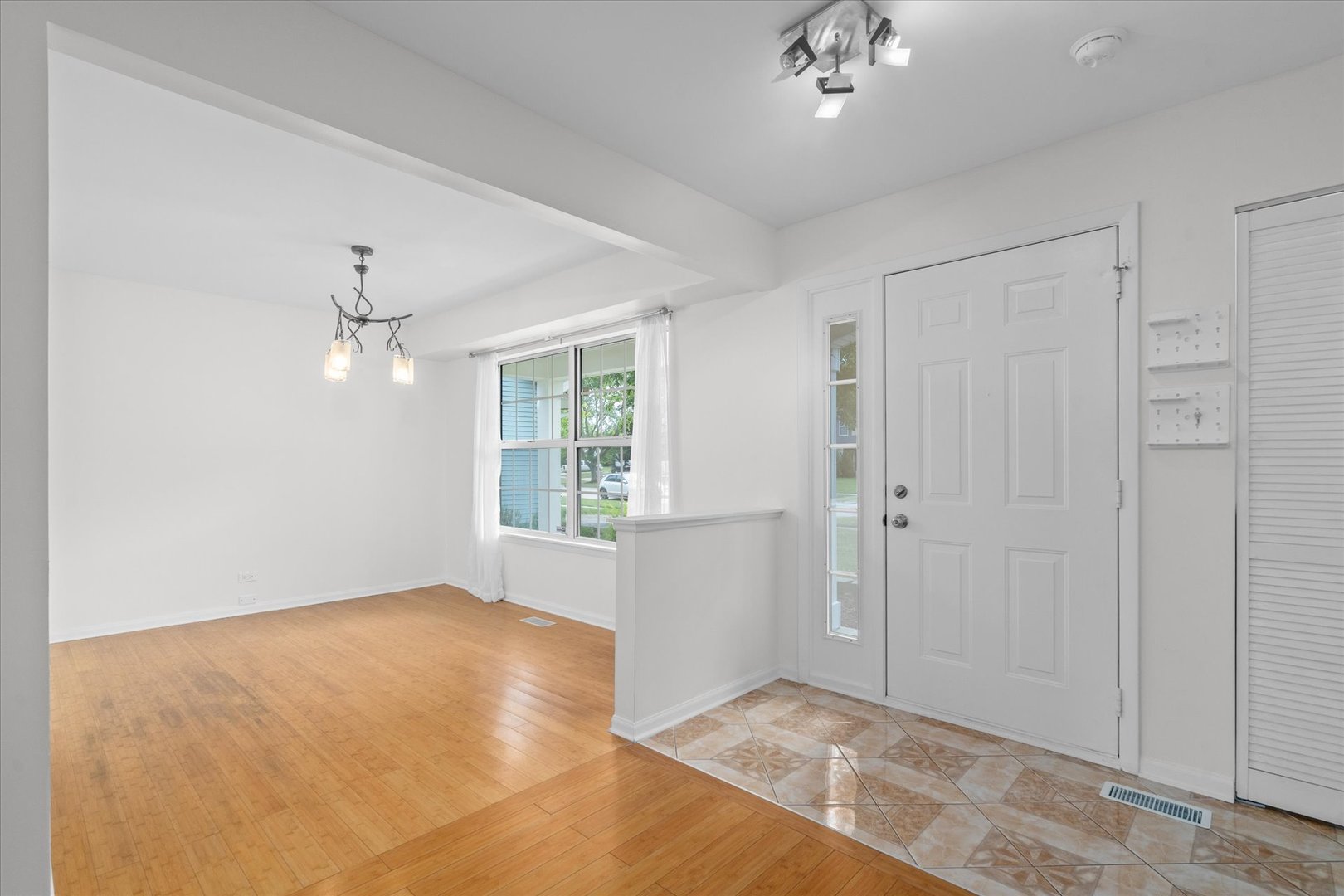 1642 Penny Lane