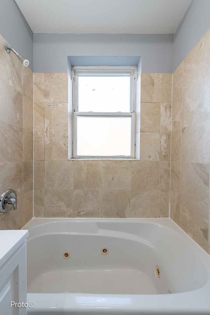 2412 W Bryn Mawr Avenue Unit: 1N