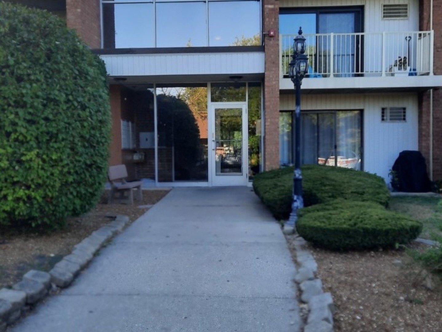 300 W Fullerton Avenue Unit: 127