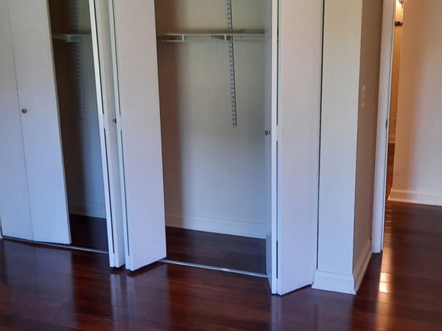 300 W Fullerton Avenue Unit: 127