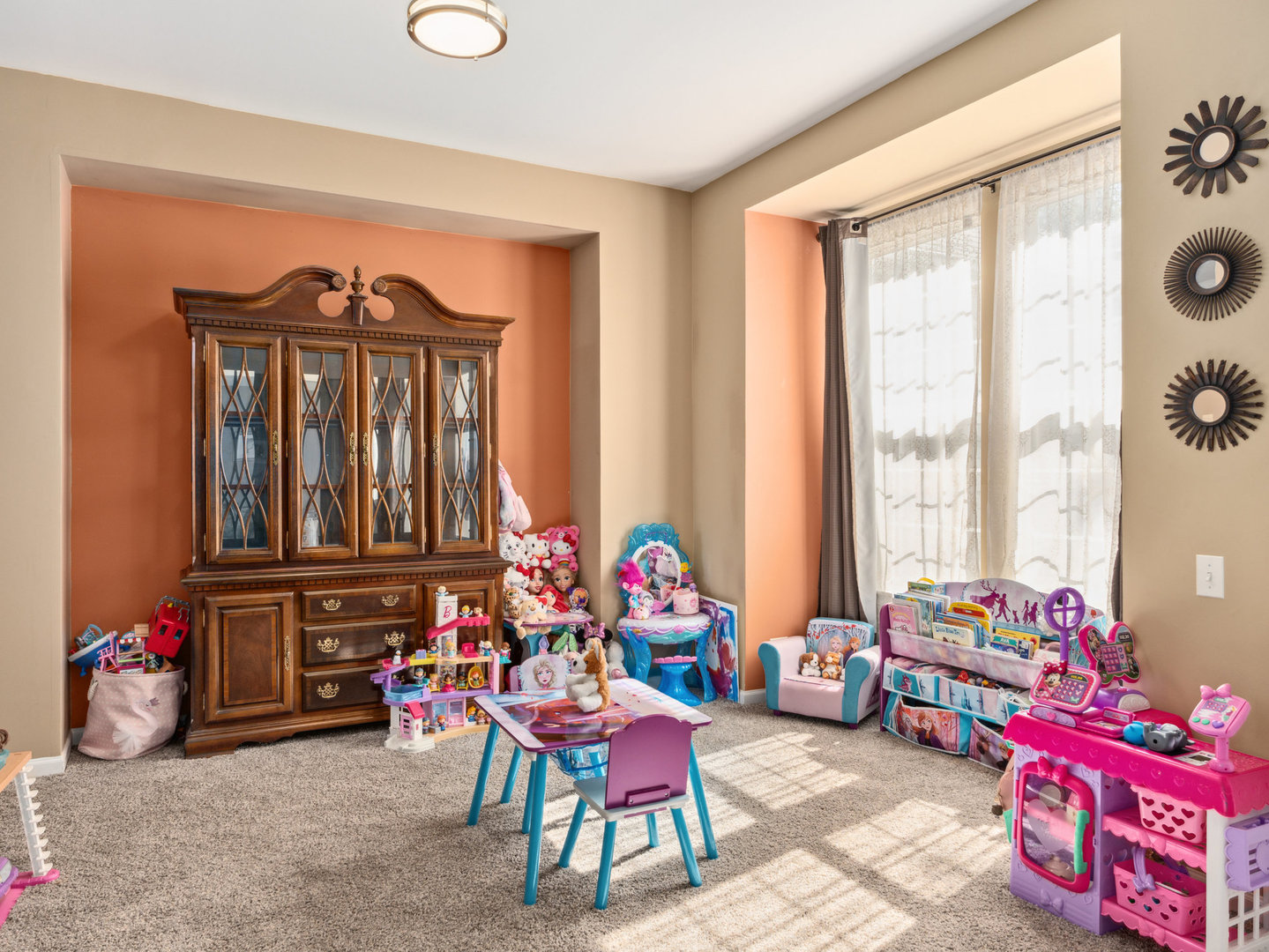 1031 Spinnaker Street