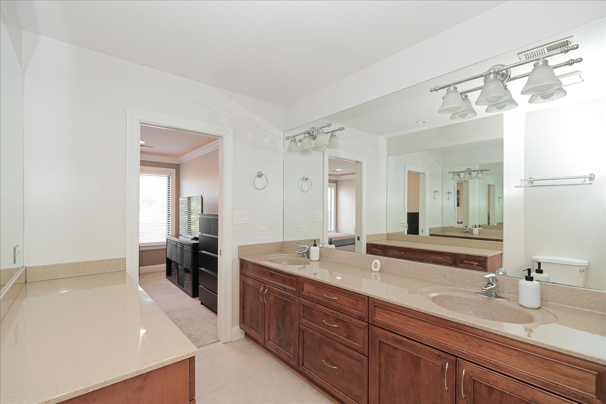 1915 GOLF VIEW Drive Unit: 2B