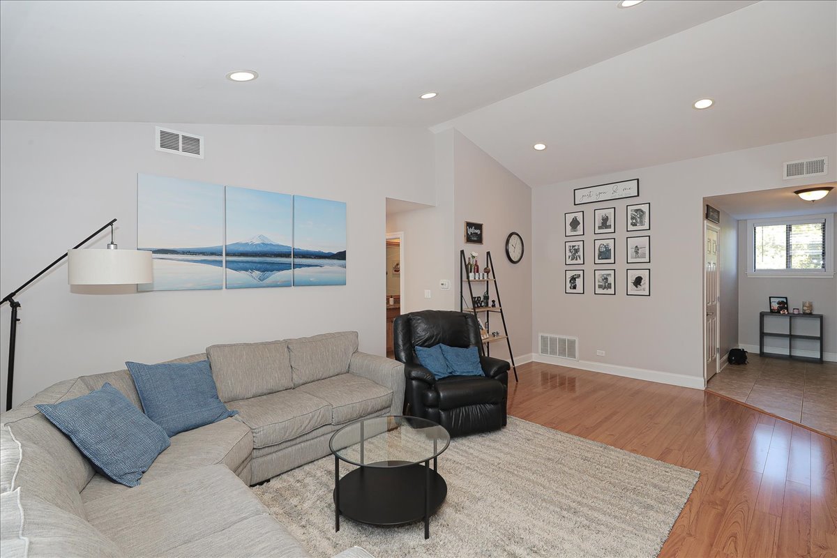 1915 GOLF VIEW Drive Unit: 2B