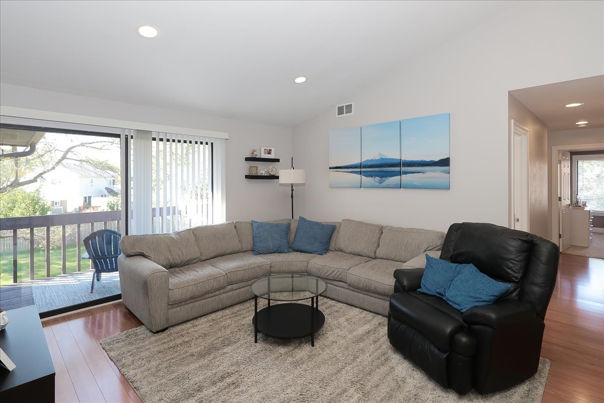 1915 GOLF VIEW Drive Unit: 2B