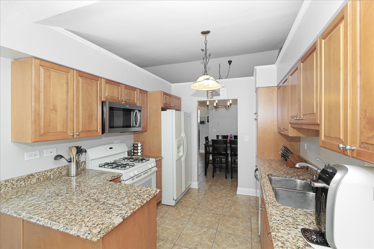 1915 GOLF VIEW Drive Unit: 2B