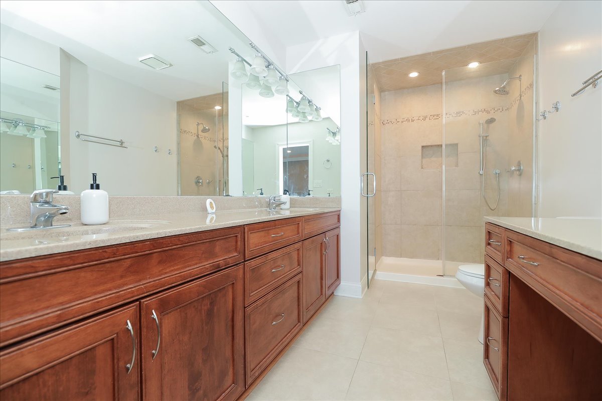 1915 GOLF VIEW Drive Unit: 2B