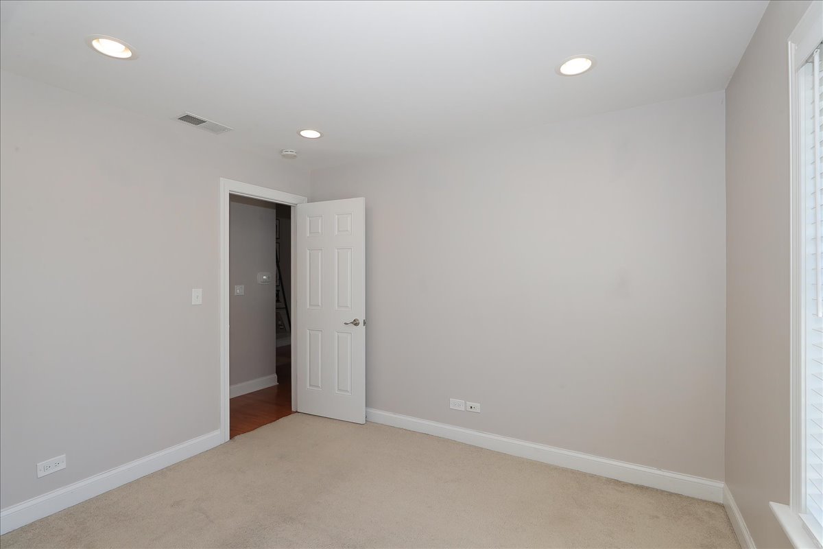 1915 GOLF VIEW Drive Unit: 2B