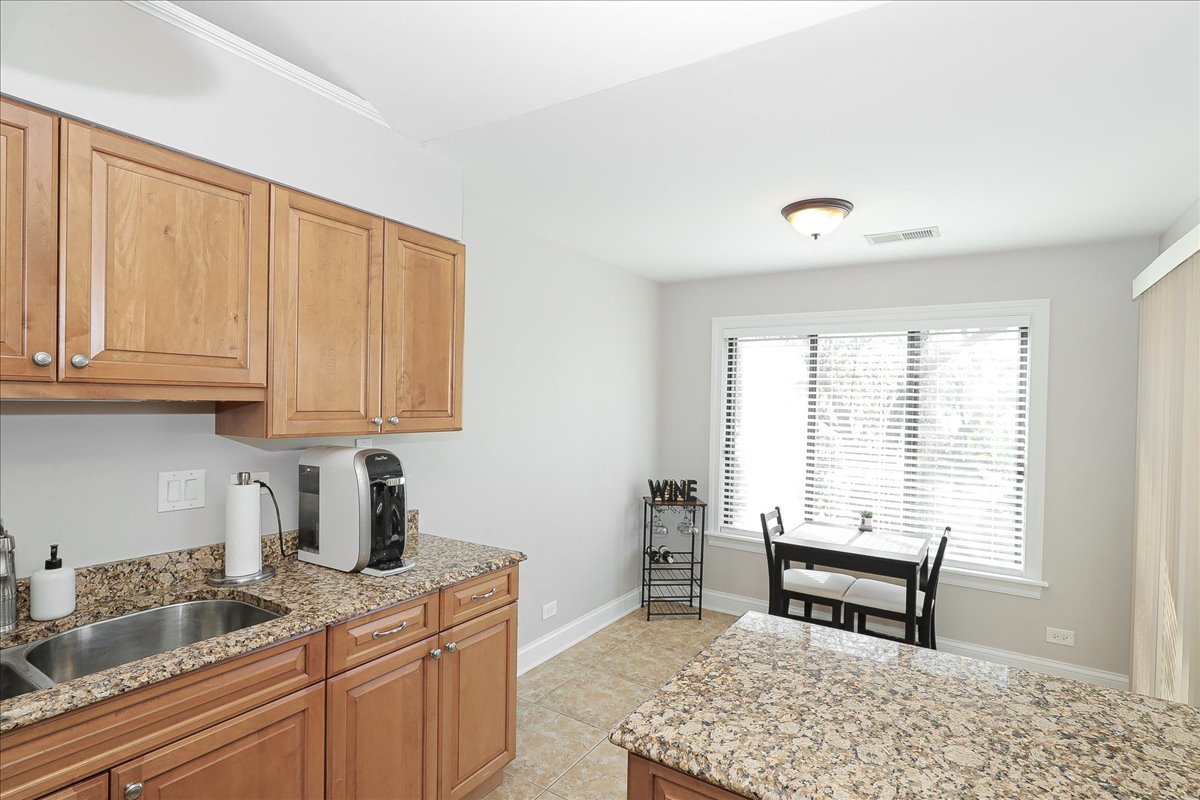 1915 GOLF VIEW Drive Unit: 2B