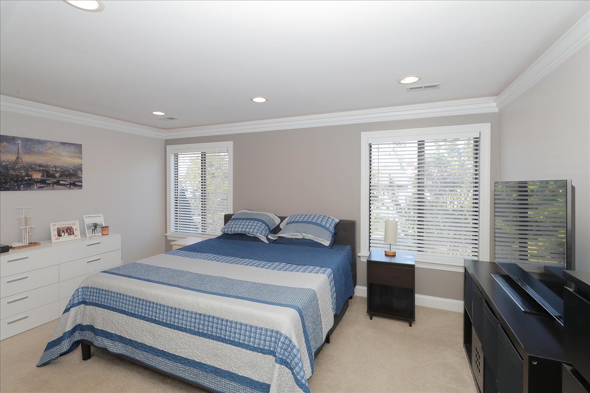 1915 GOLF VIEW Drive Unit: 2B