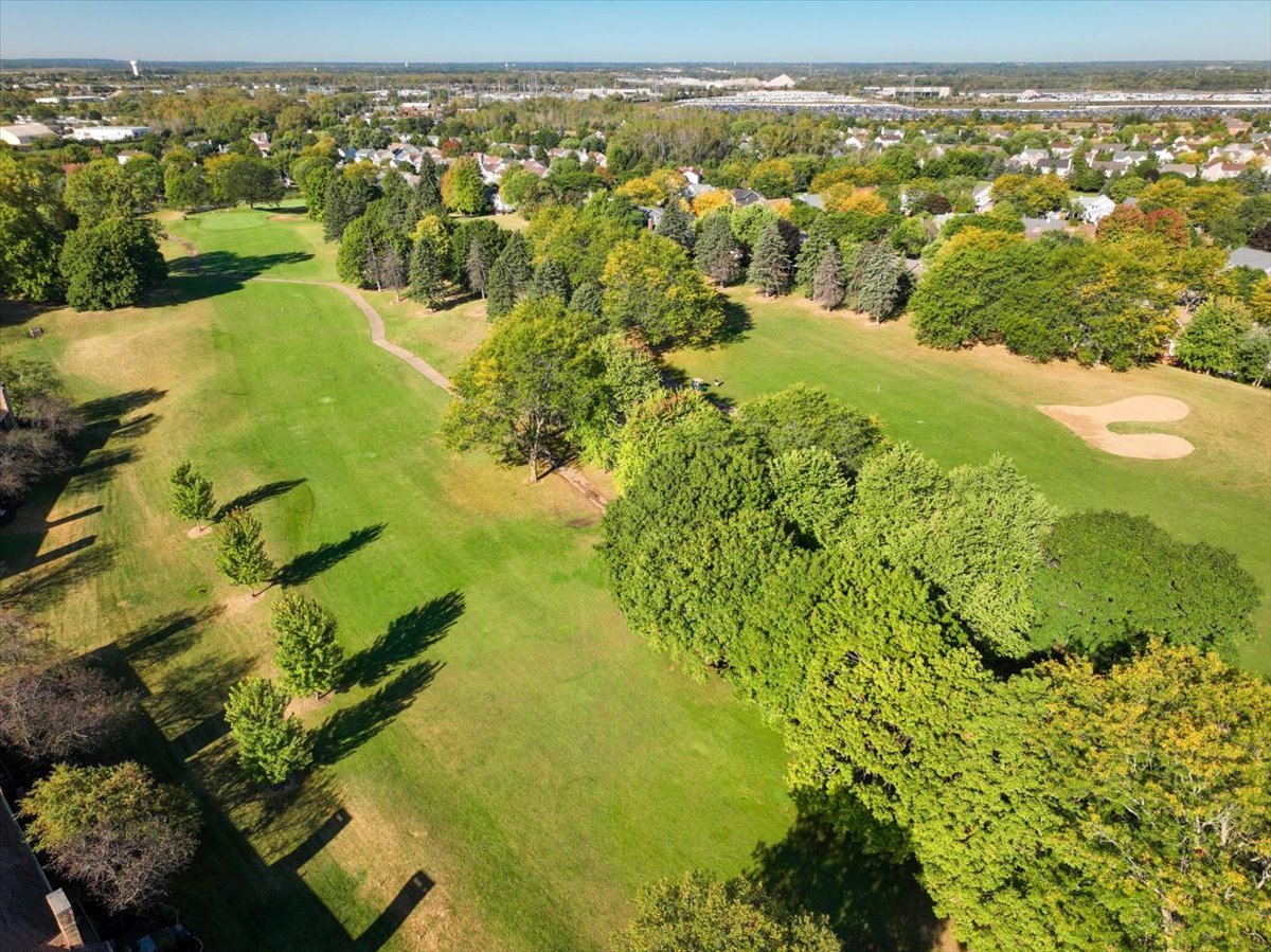 1915 GOLF VIEW Drive Unit: 2B