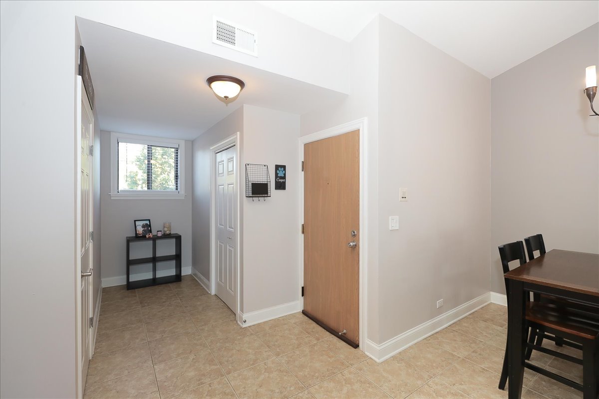 1915 GOLF VIEW Drive Unit: 2B