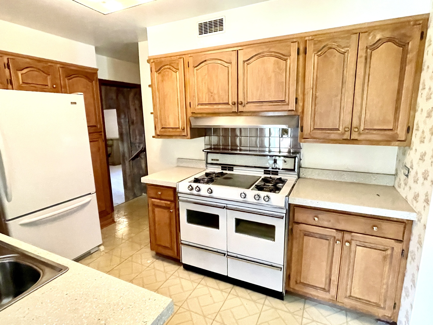 3N100 Lakewood Drive