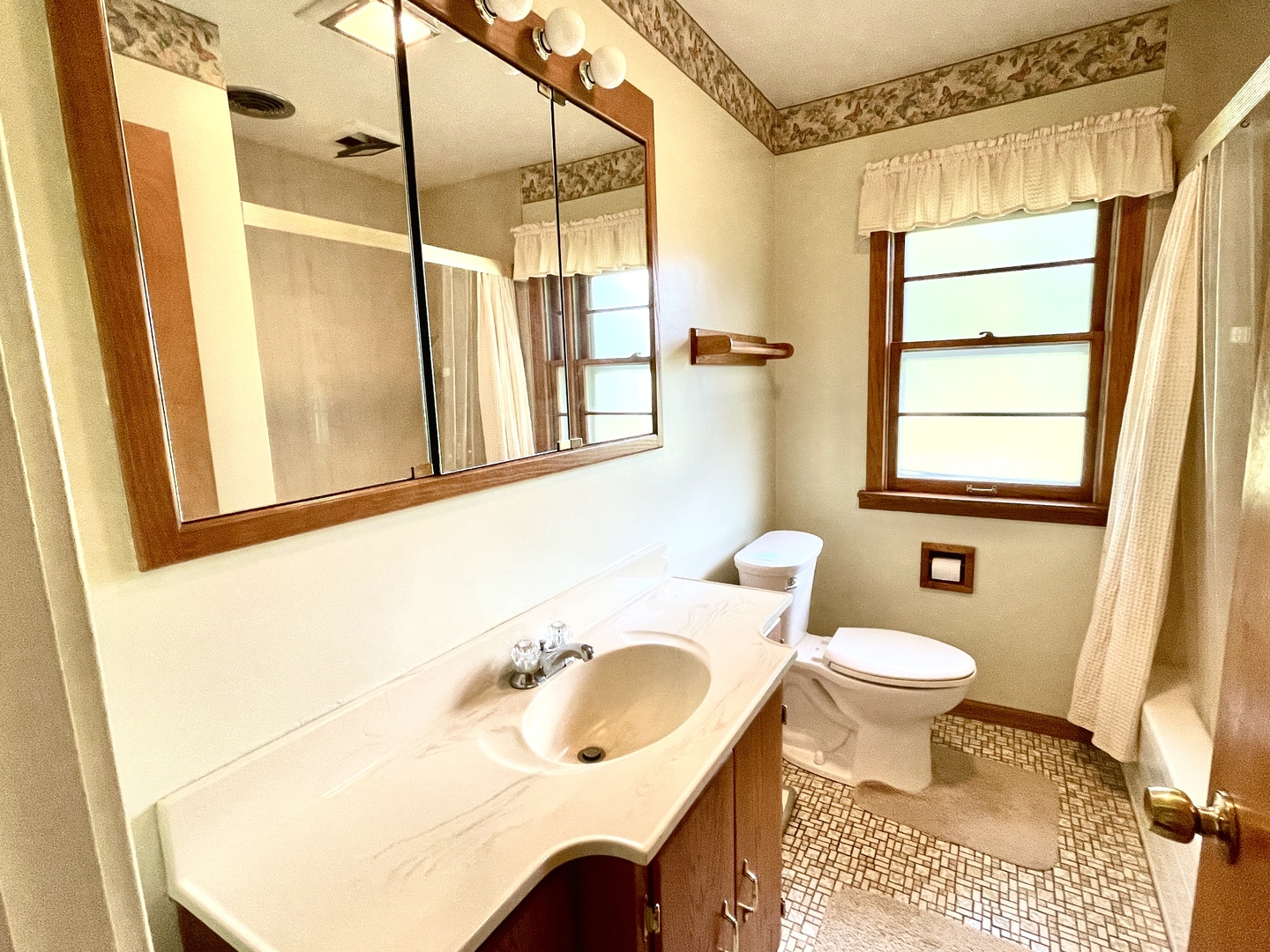 3N100 Lakewood Drive