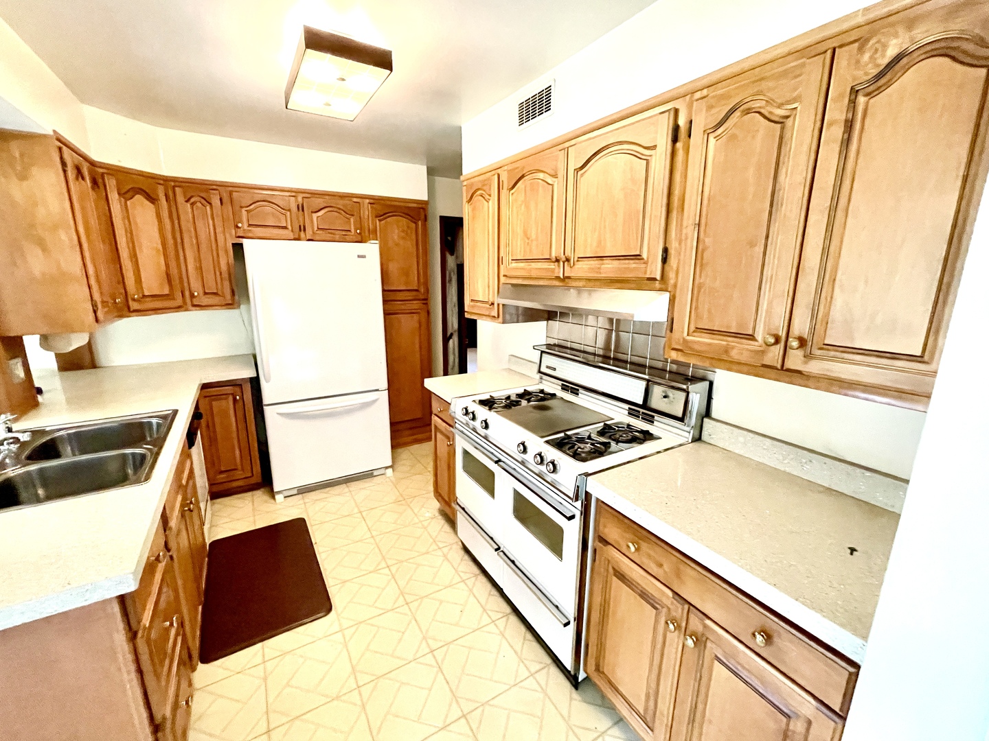 3N100 Lakewood Drive