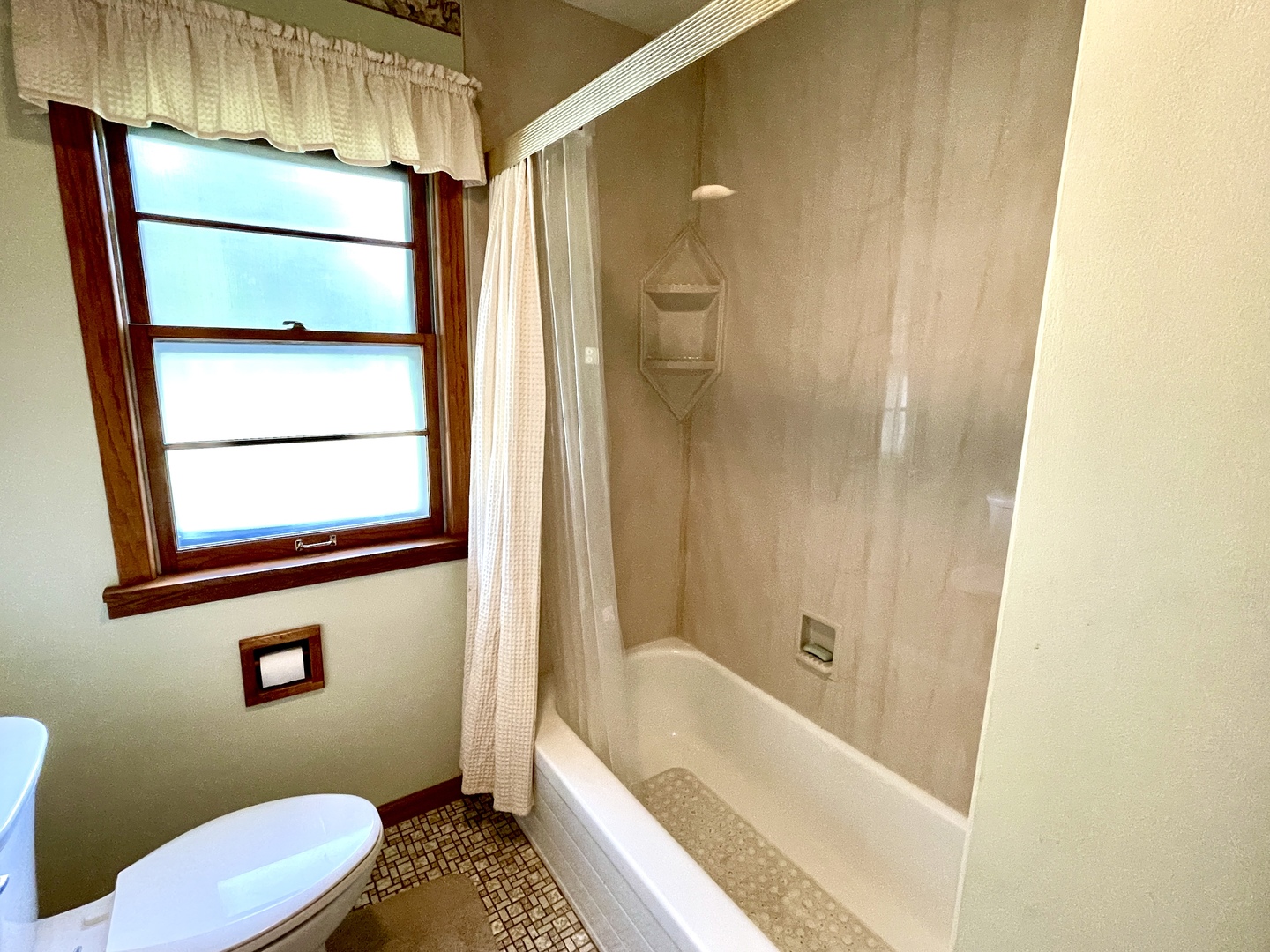 3N100 Lakewood Drive