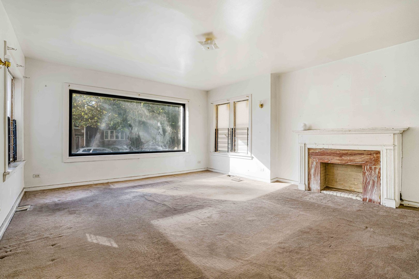 8017 S Saint Lawrence Avenue