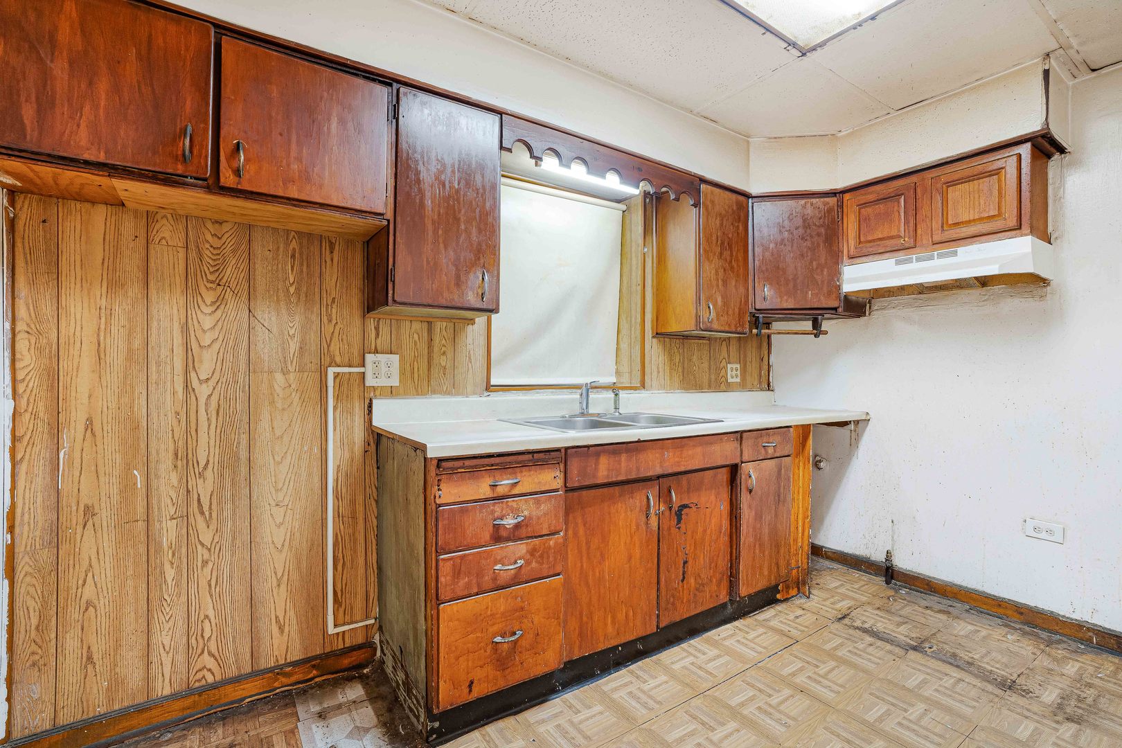 8017 S Saint Lawrence Avenue