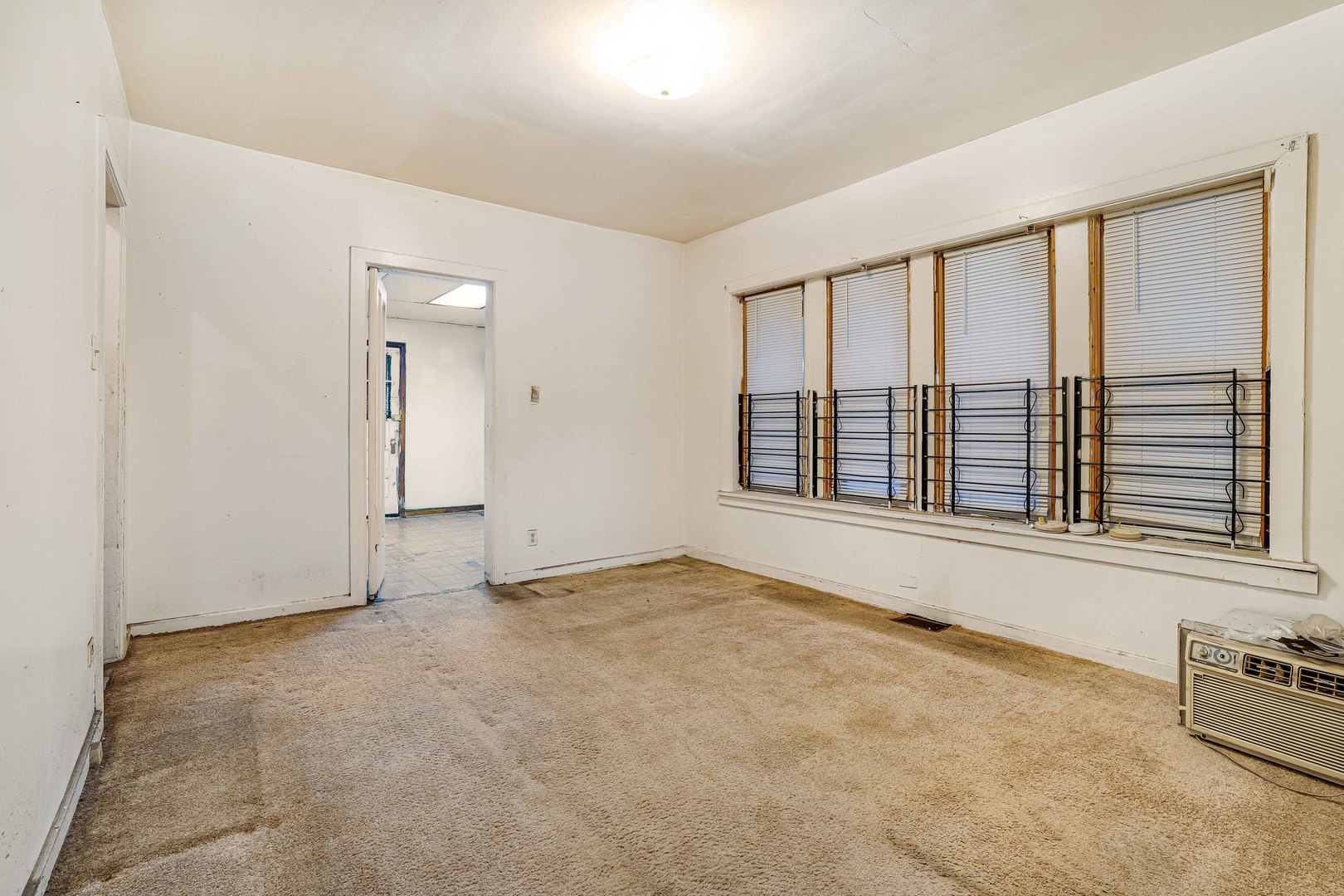 8017 S Saint Lawrence Avenue